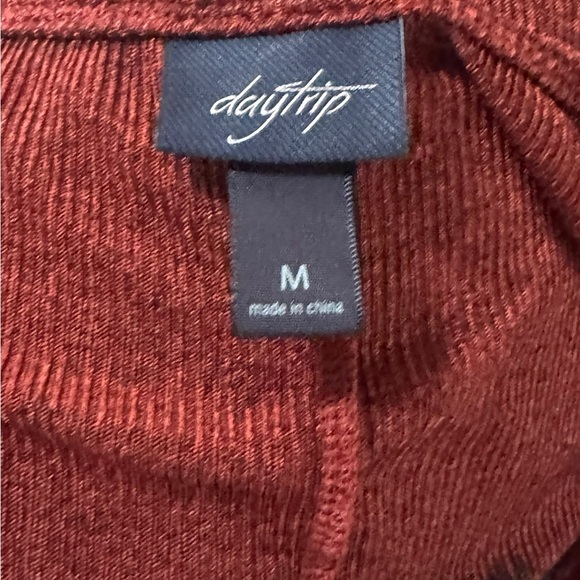 Daytrip cold shoulder Blouse in burnt Orange with Lace Accents - Picture 5 of 5